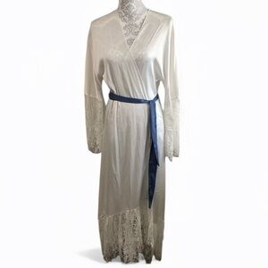 Full Length Lace Trimmed Robe with Sash Size Small Lingerie Coverup White EUC